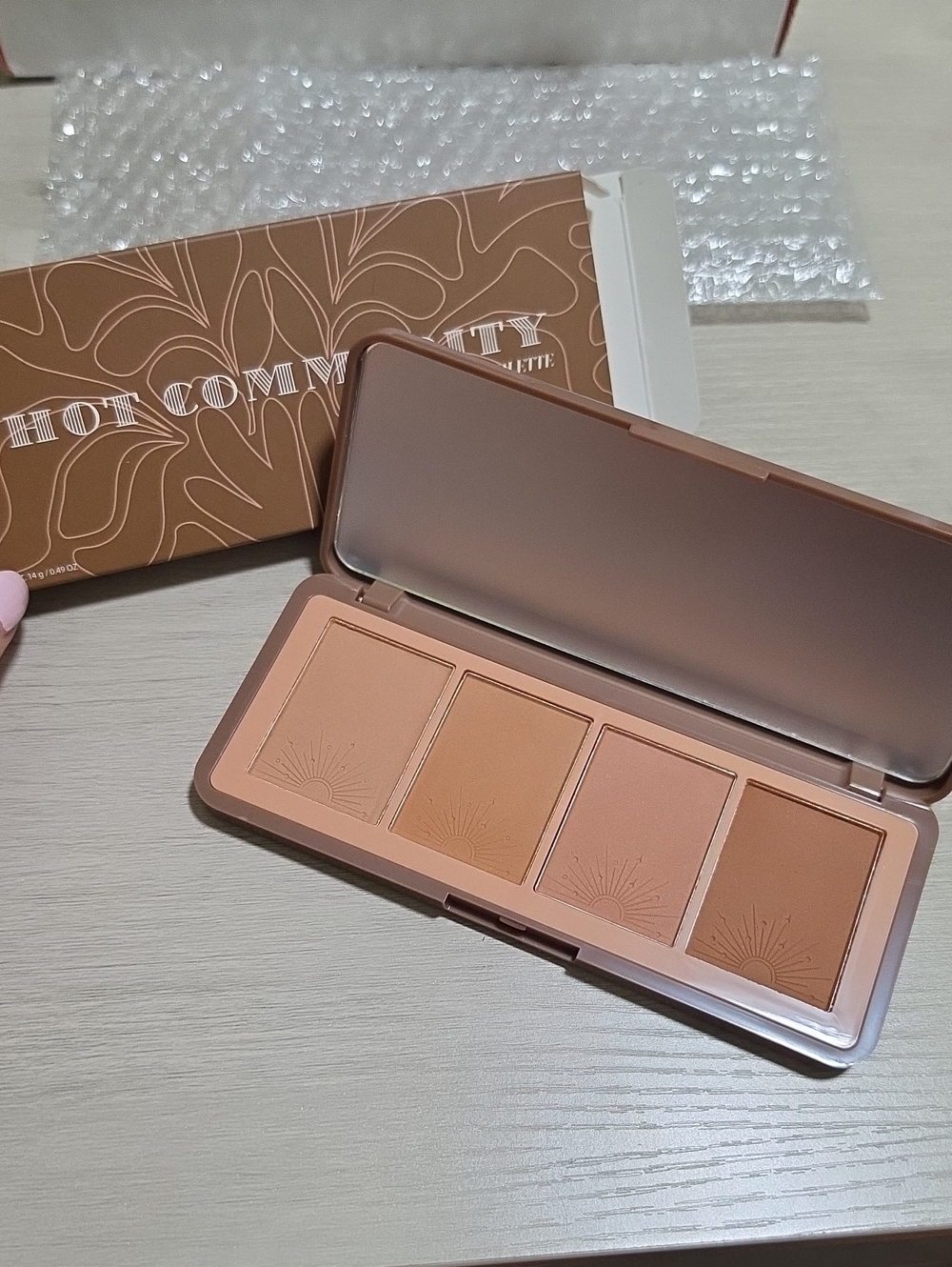 PINKY B COSMETICS Hot Commodity: The Bronzer Palette